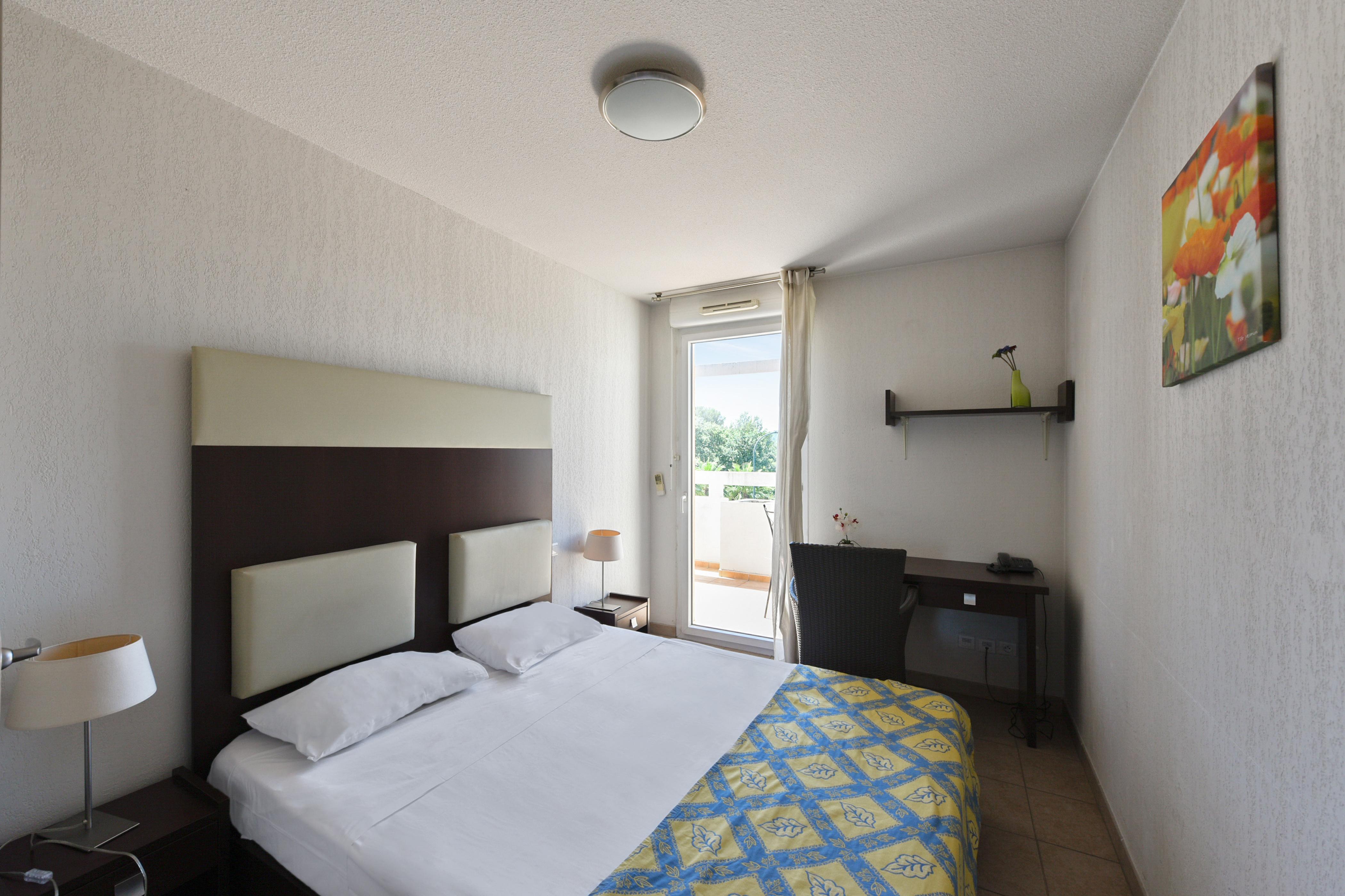 Comfort Aparthotel Six-Fours Сис-Фур-Ле-Пляж Экстерьер фото