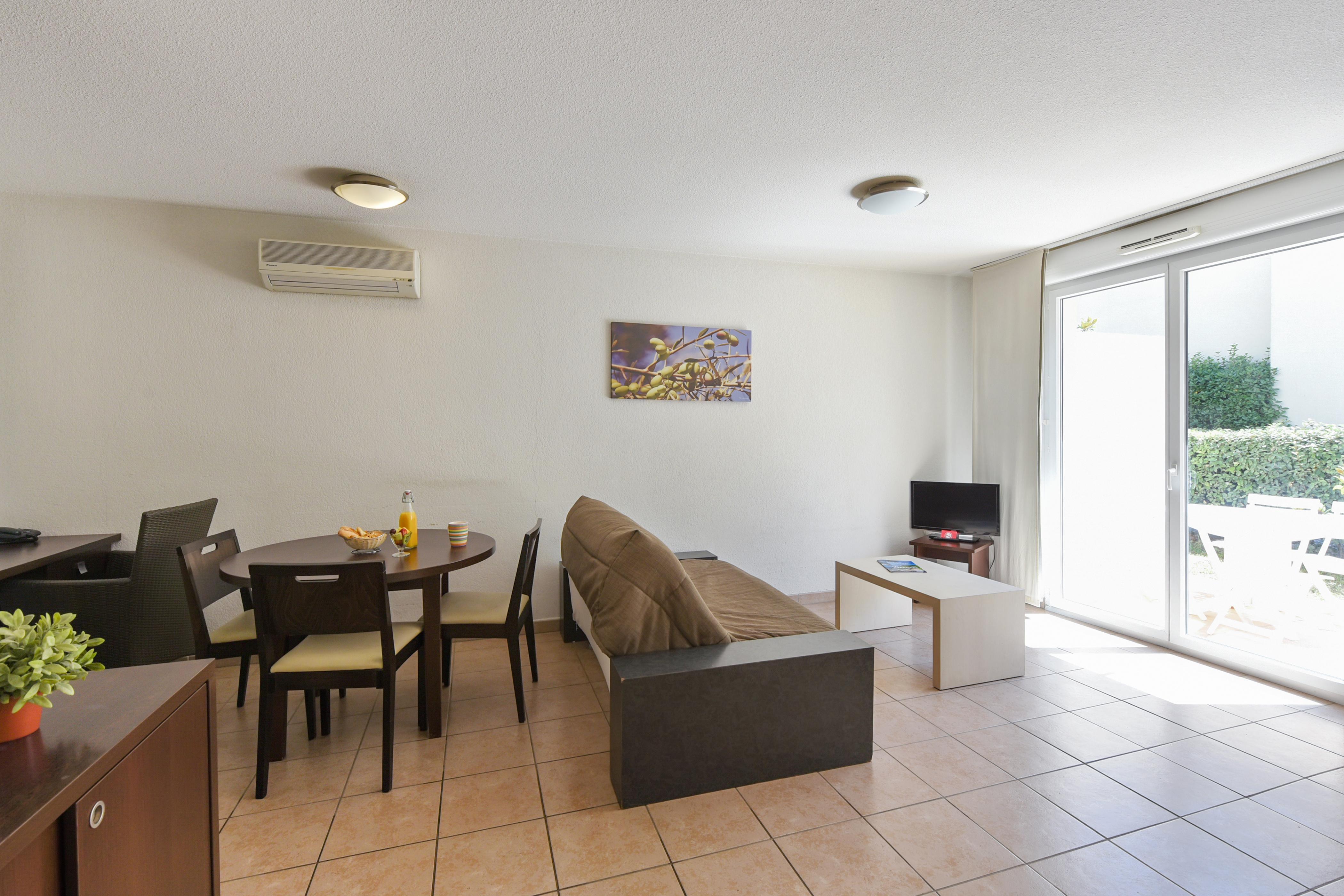 Comfort Aparthotel Six-Fours Сис-Фур-Ле-Пляж Экстерьер фото