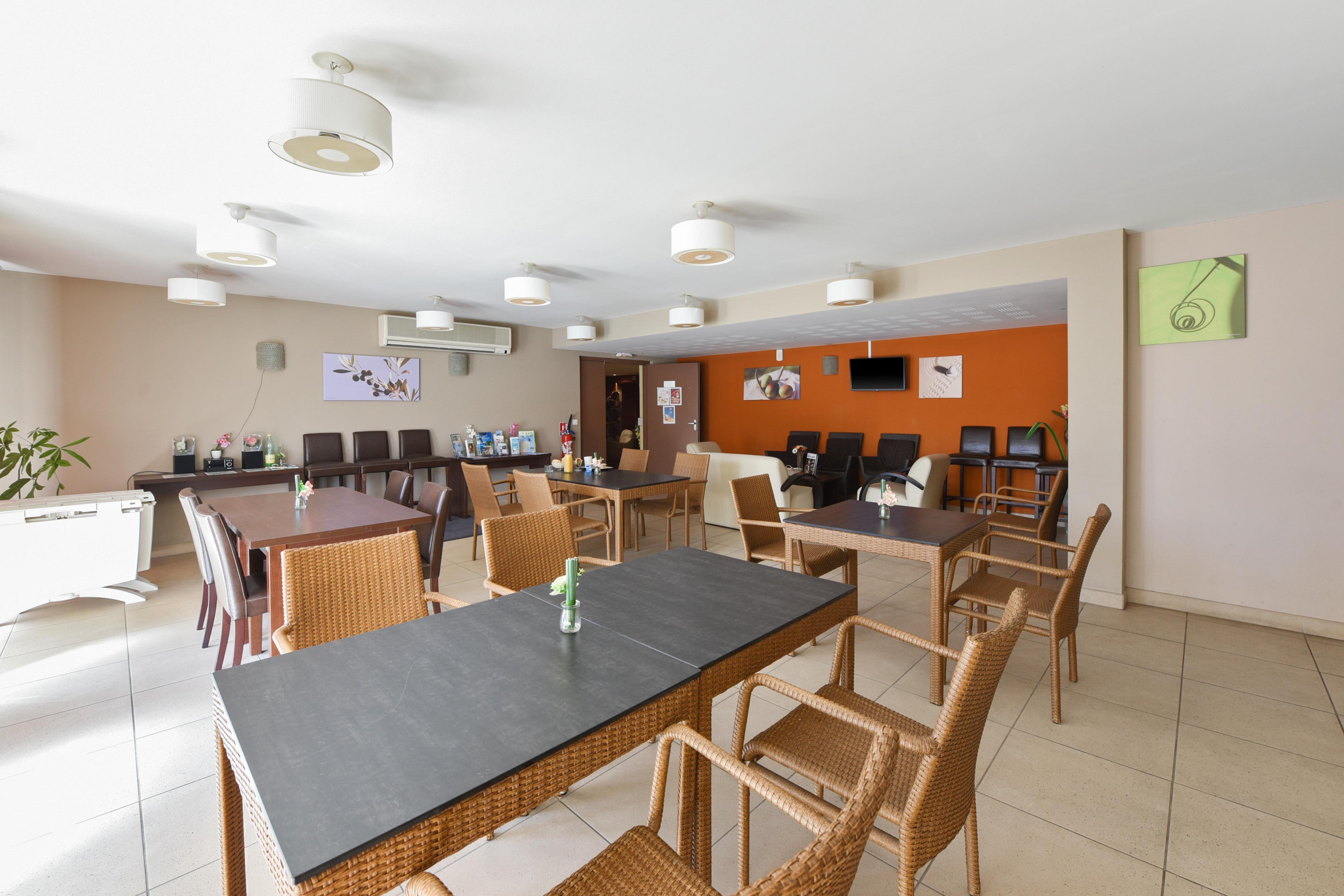 Comfort Aparthotel Six-Fours Сис-Фур-Ле-Пляж Экстерьер фото