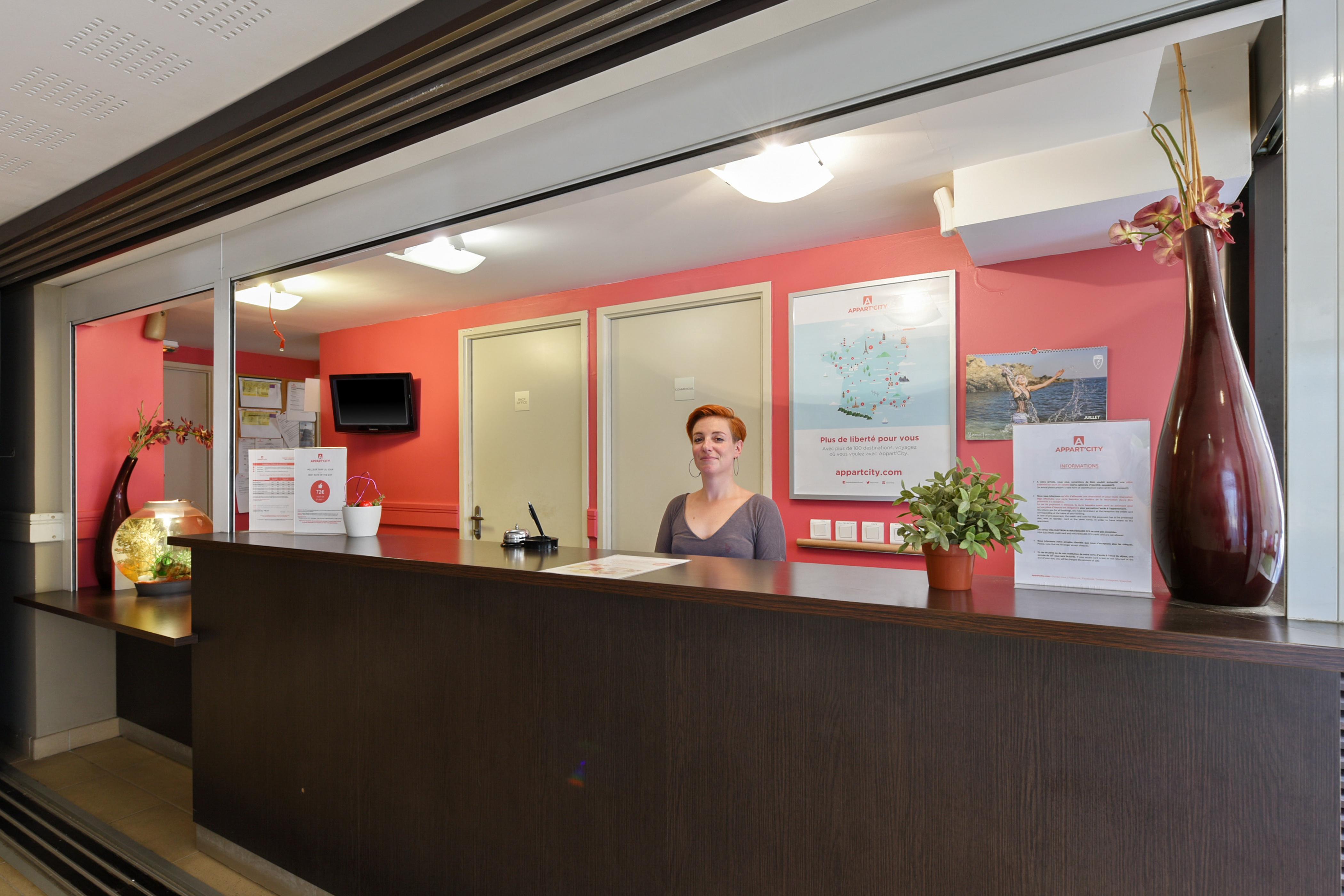 Comfort Aparthotel Six-Fours Сис-Фур-Ле-Пляж Экстерьер фото