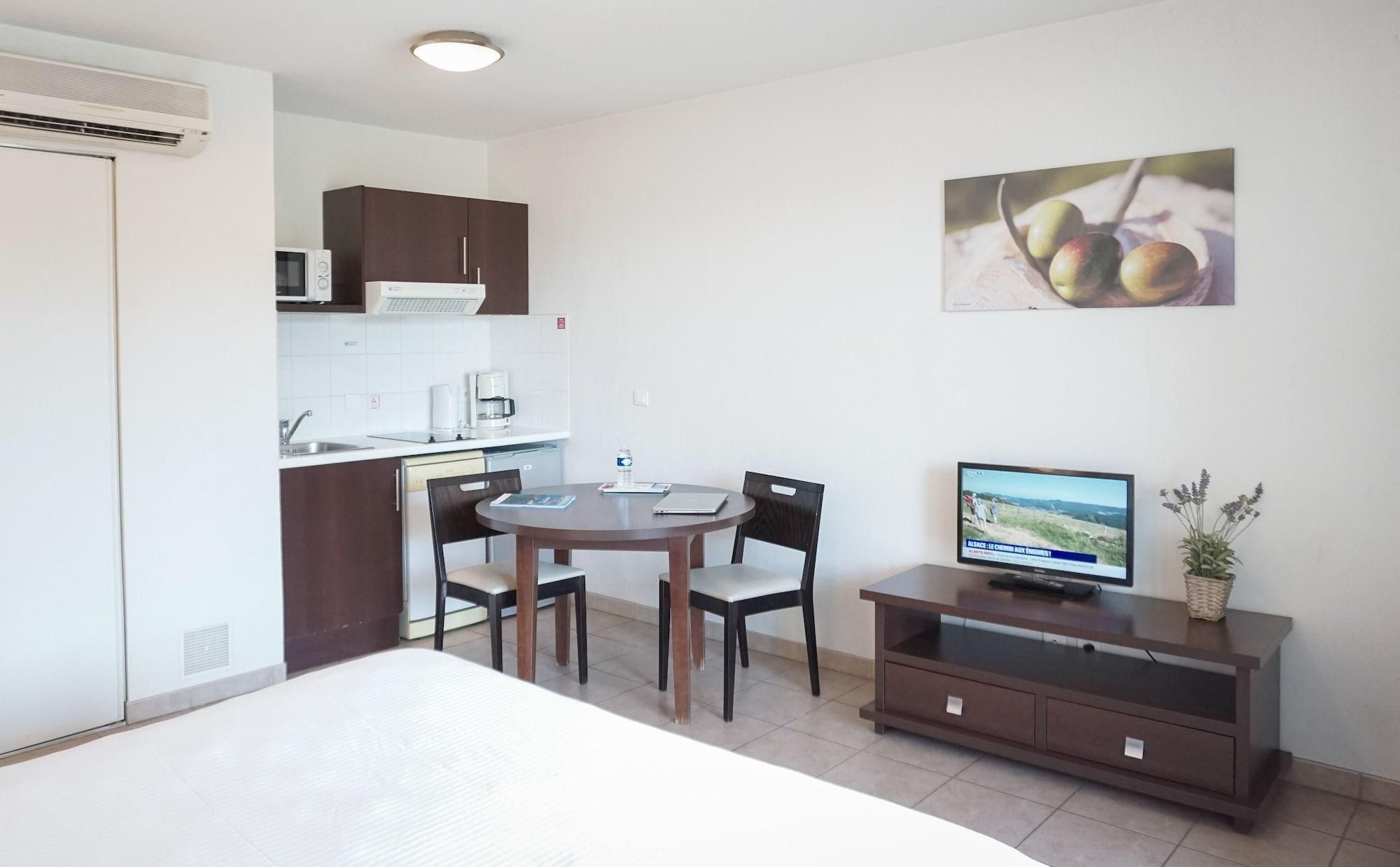 Comfort Aparthotel Six-Fours Сис-Фур-Ле-Пляж Экстерьер фото
