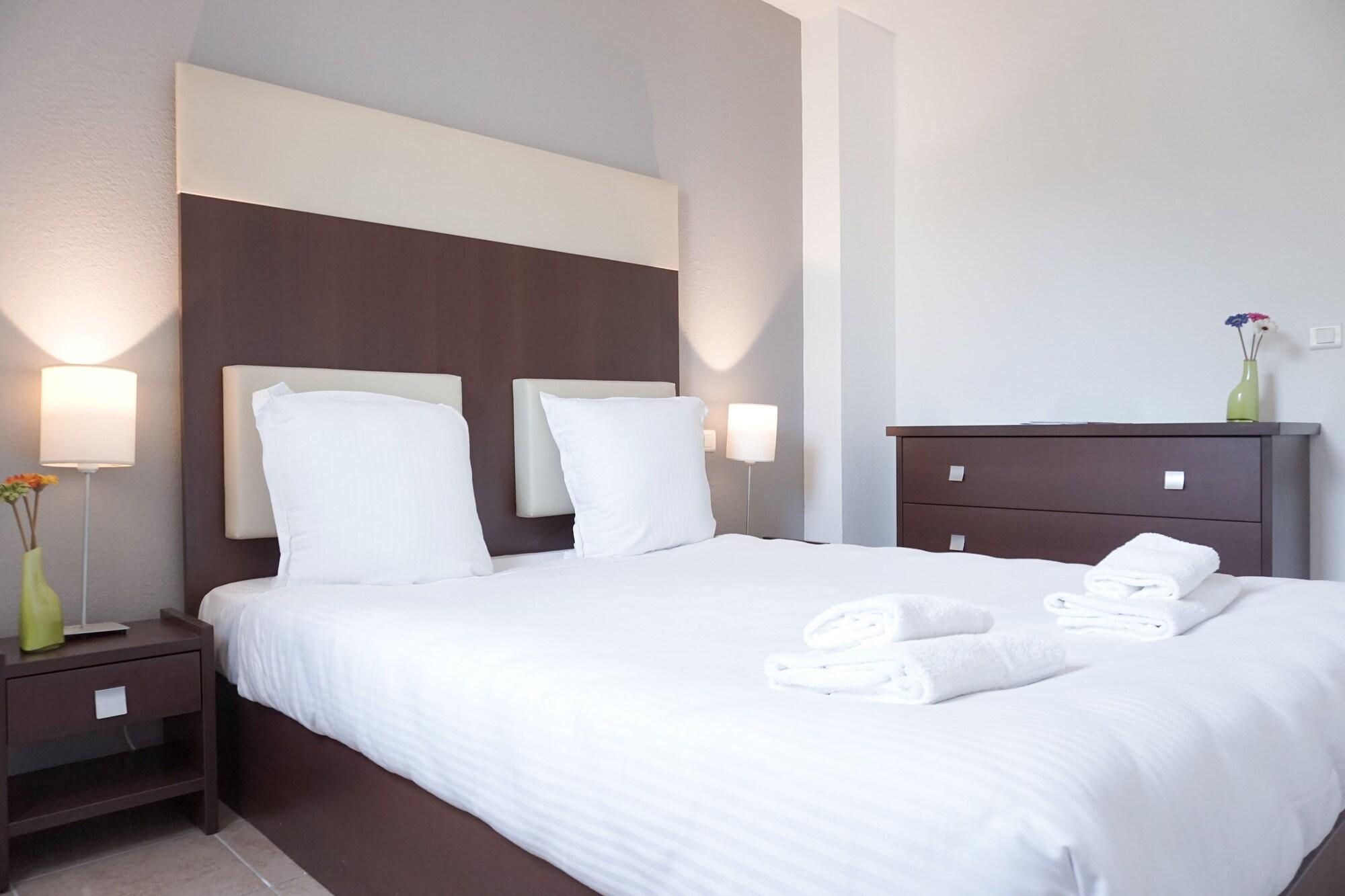 Comfort Aparthotel Six-Fours Сис-Фур-Ле-Пляж Экстерьер фото