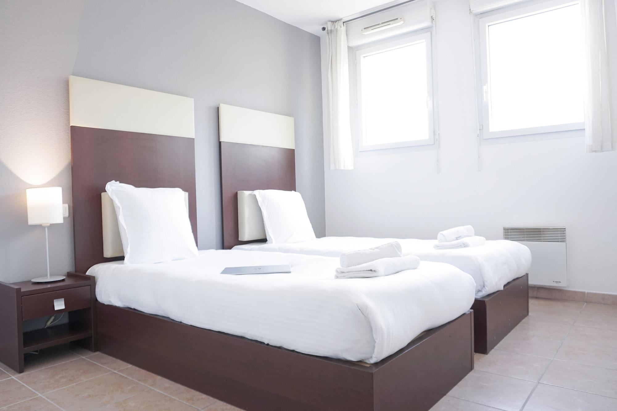 Comfort Aparthotel Six-Fours Сис-Фур-Ле-Пляж Экстерьер фото