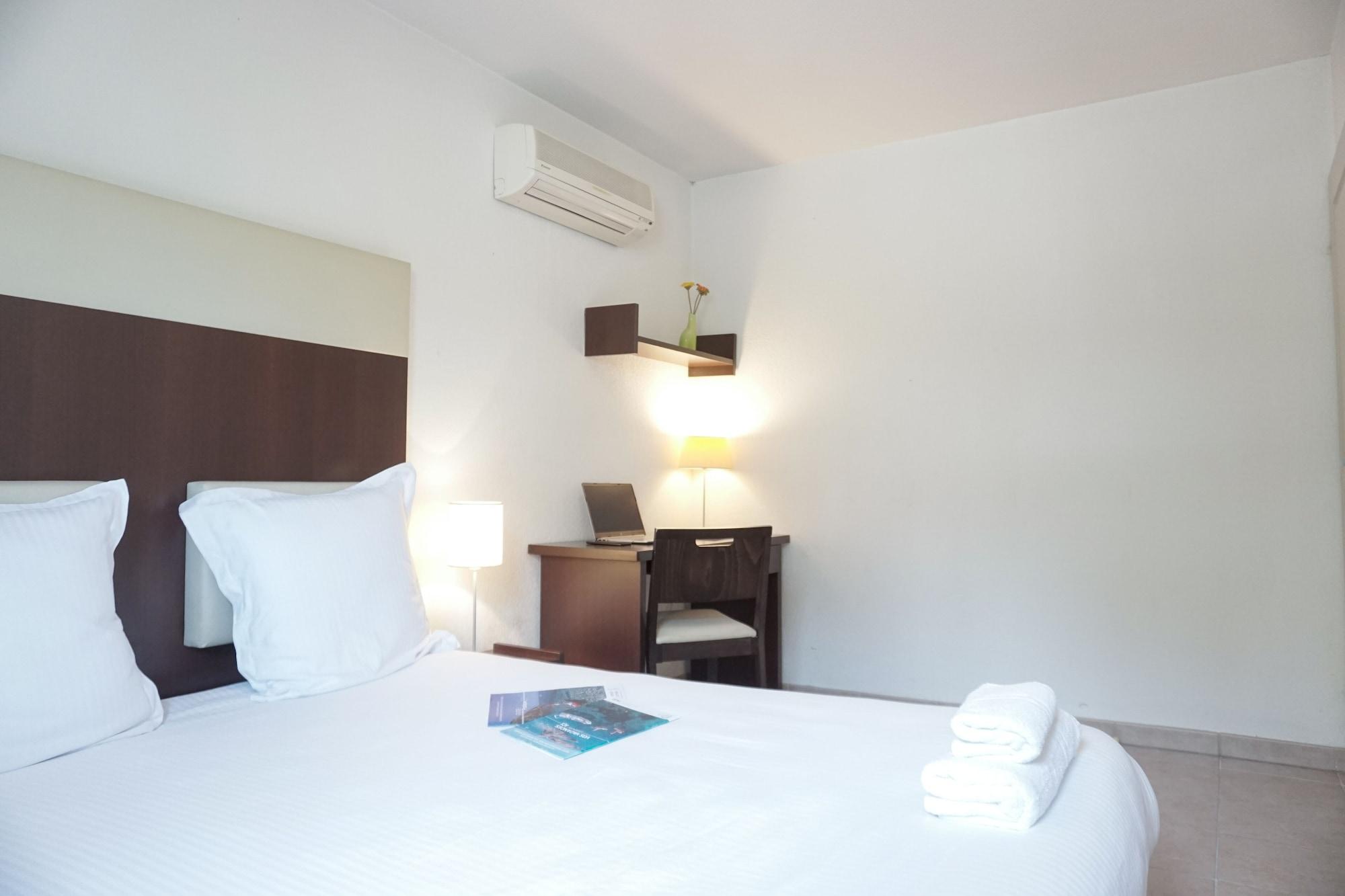 Comfort Aparthotel Six-Fours Сис-Фур-Ле-Пляж Экстерьер фото