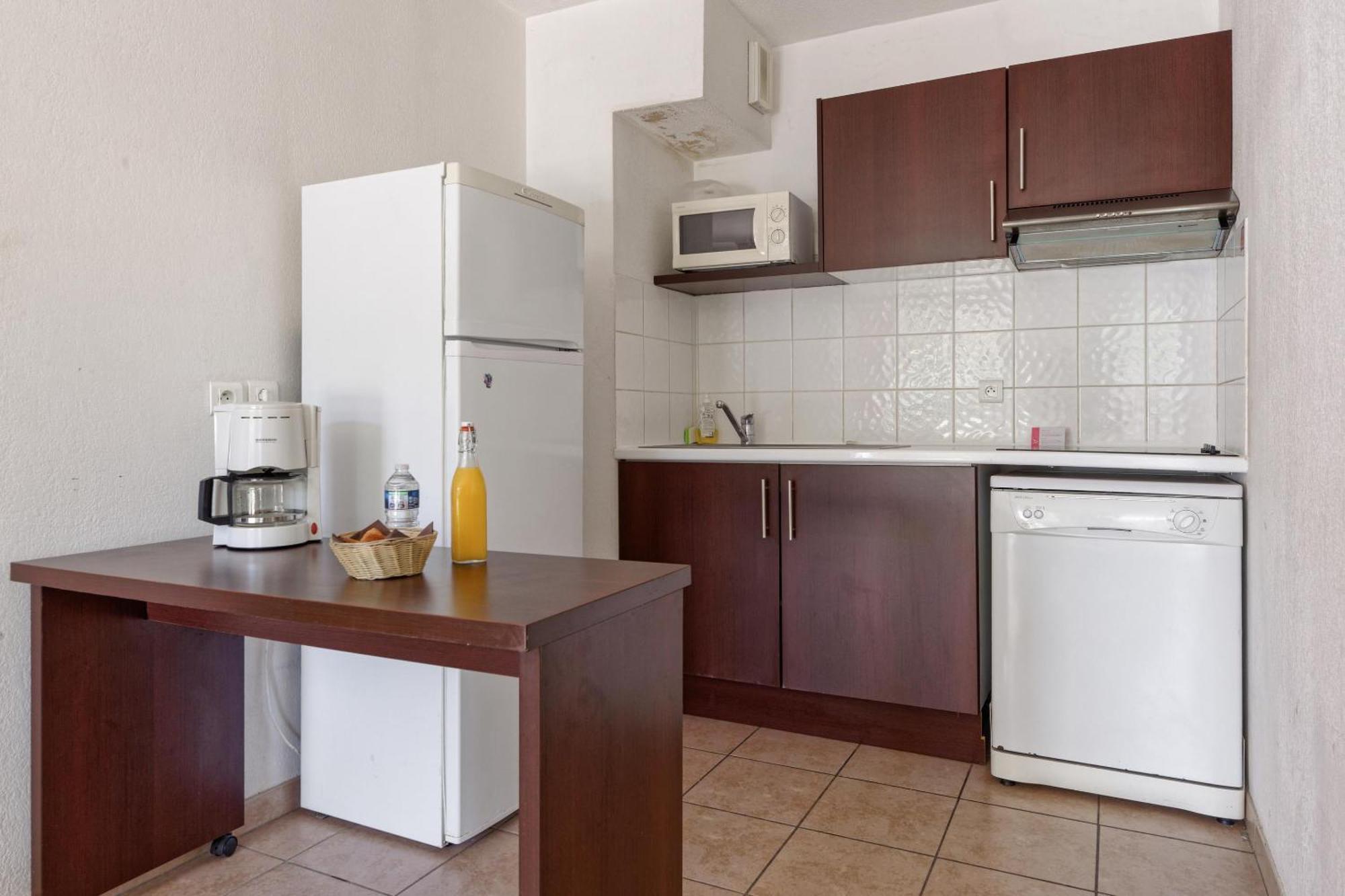 Comfort Aparthotel Six-Fours Сис-Фур-Ле-Пляж Экстерьер фото