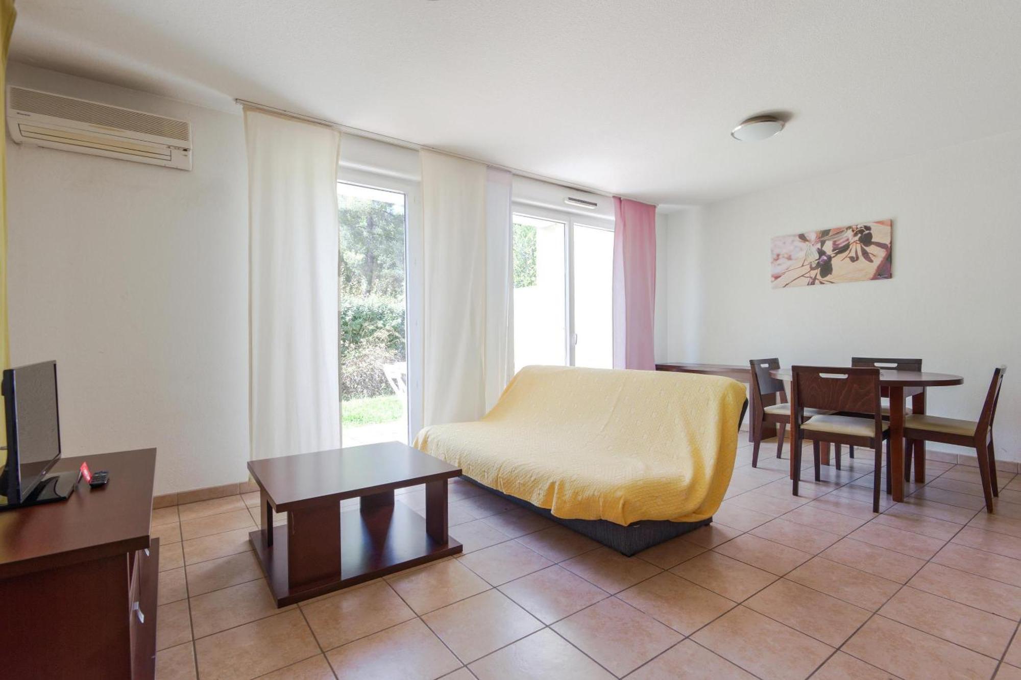 Comfort Aparthotel Six-Fours Сис-Фур-Ле-Пляж Экстерьер фото