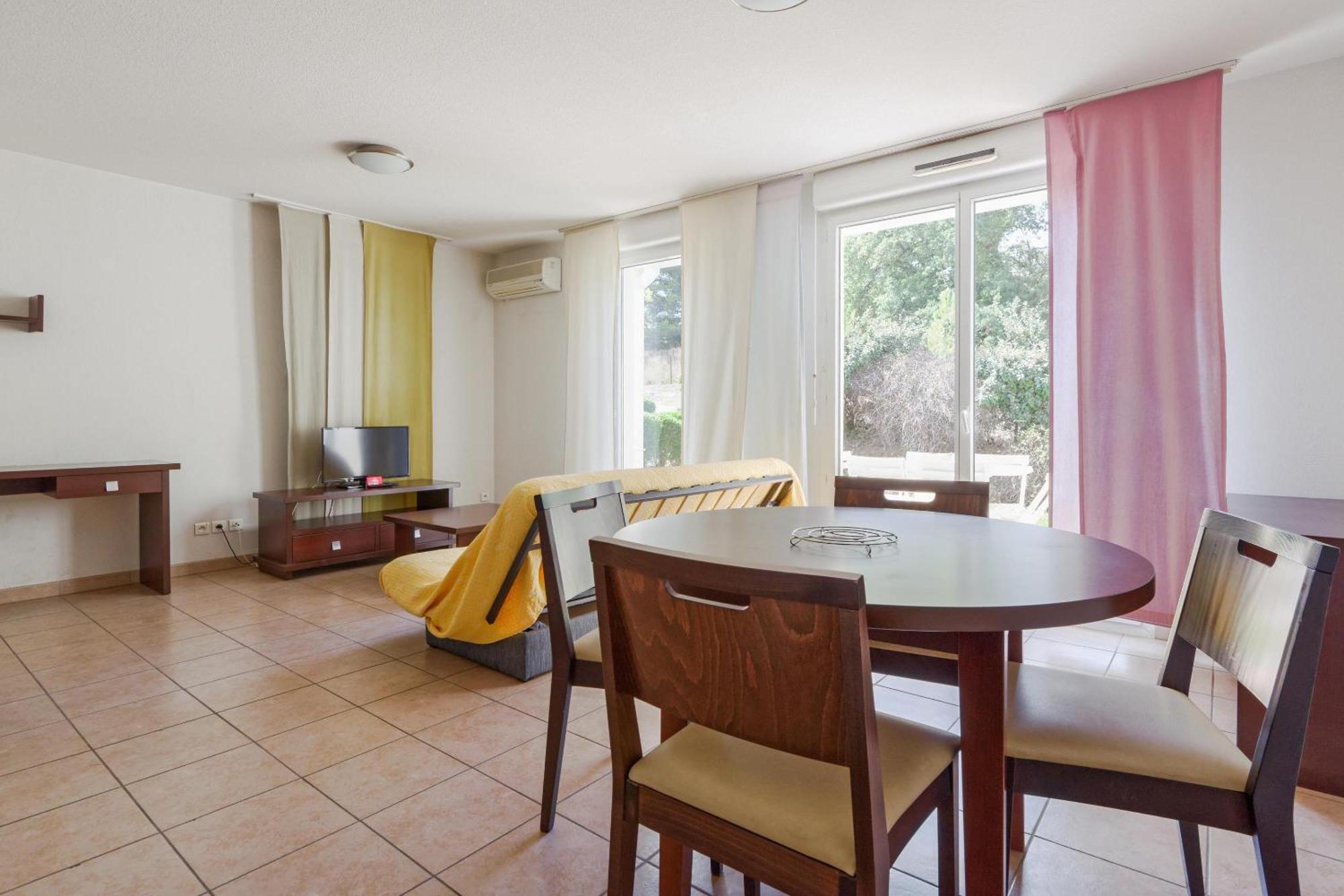 Comfort Aparthotel Six-Fours Сис-Фур-Ле-Пляж Экстерьер фото