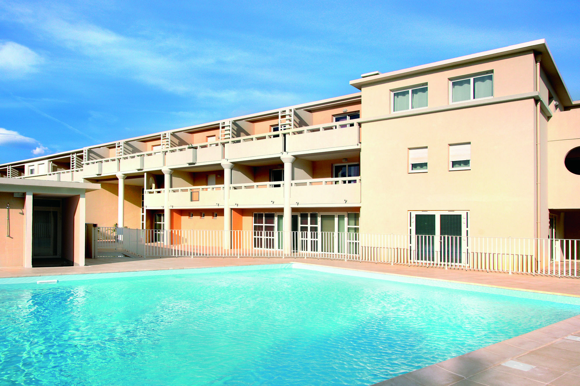 Comfort Aparthotel Six-Fours Сис-Фур-Ле-Пляж Экстерьер фото